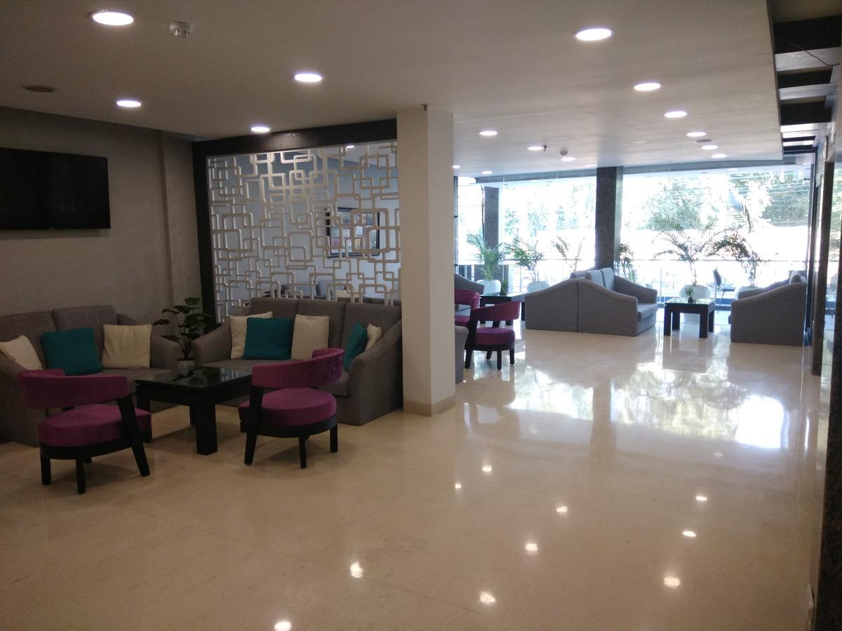 Capital O 7331 Hotel Downtown Új-Delhi Kültér fotó
