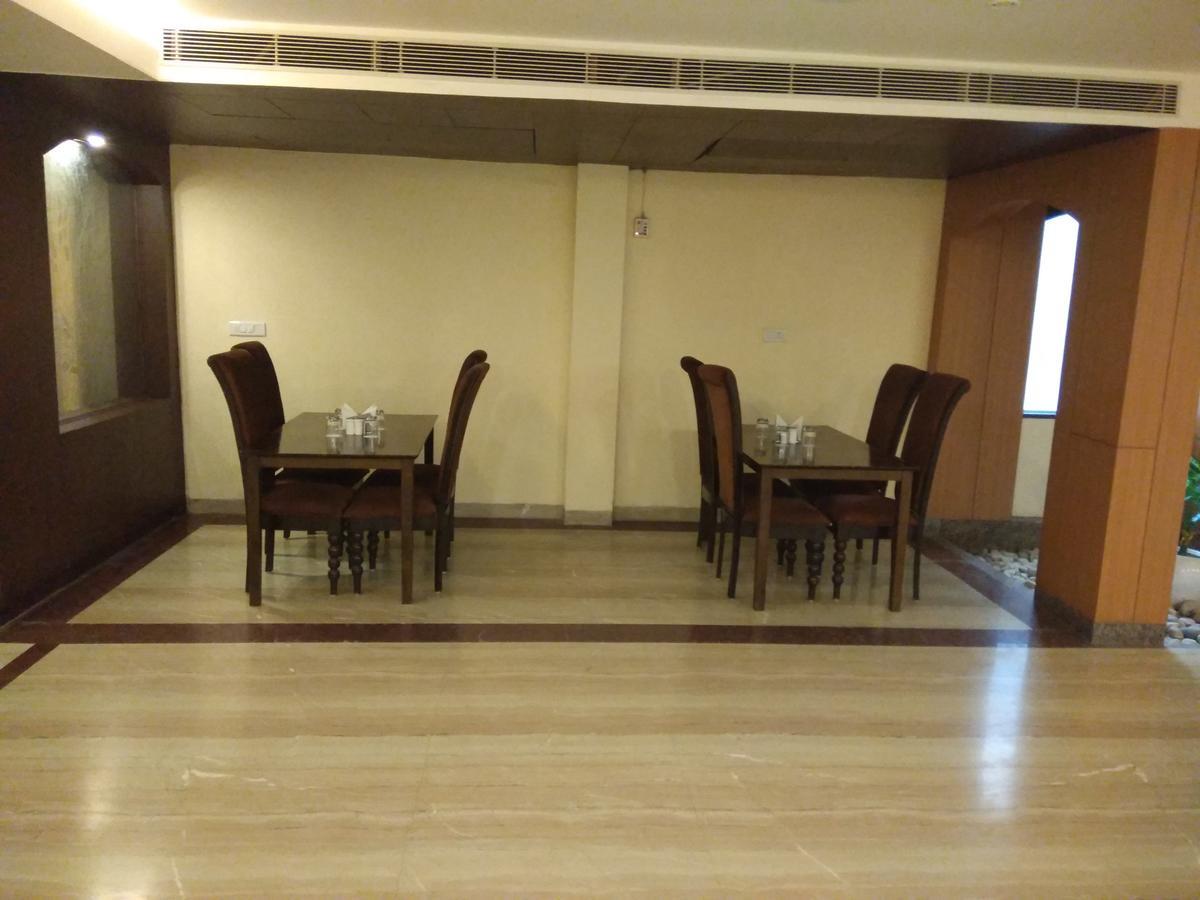 Capital O 7331 Hotel Downtown Új-Delhi Kültér fotó