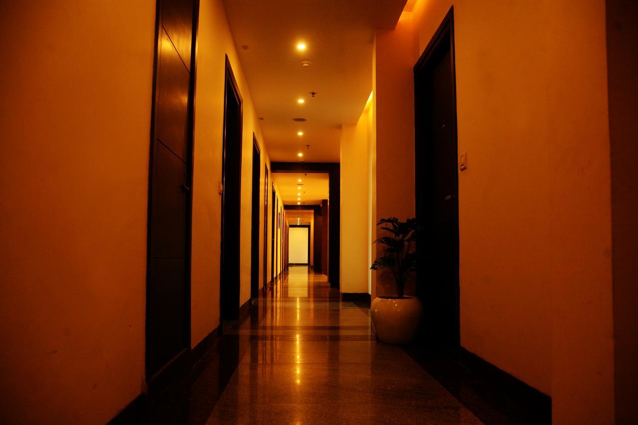Capital O 7331 Hotel Downtown Új-Delhi Kültér fotó