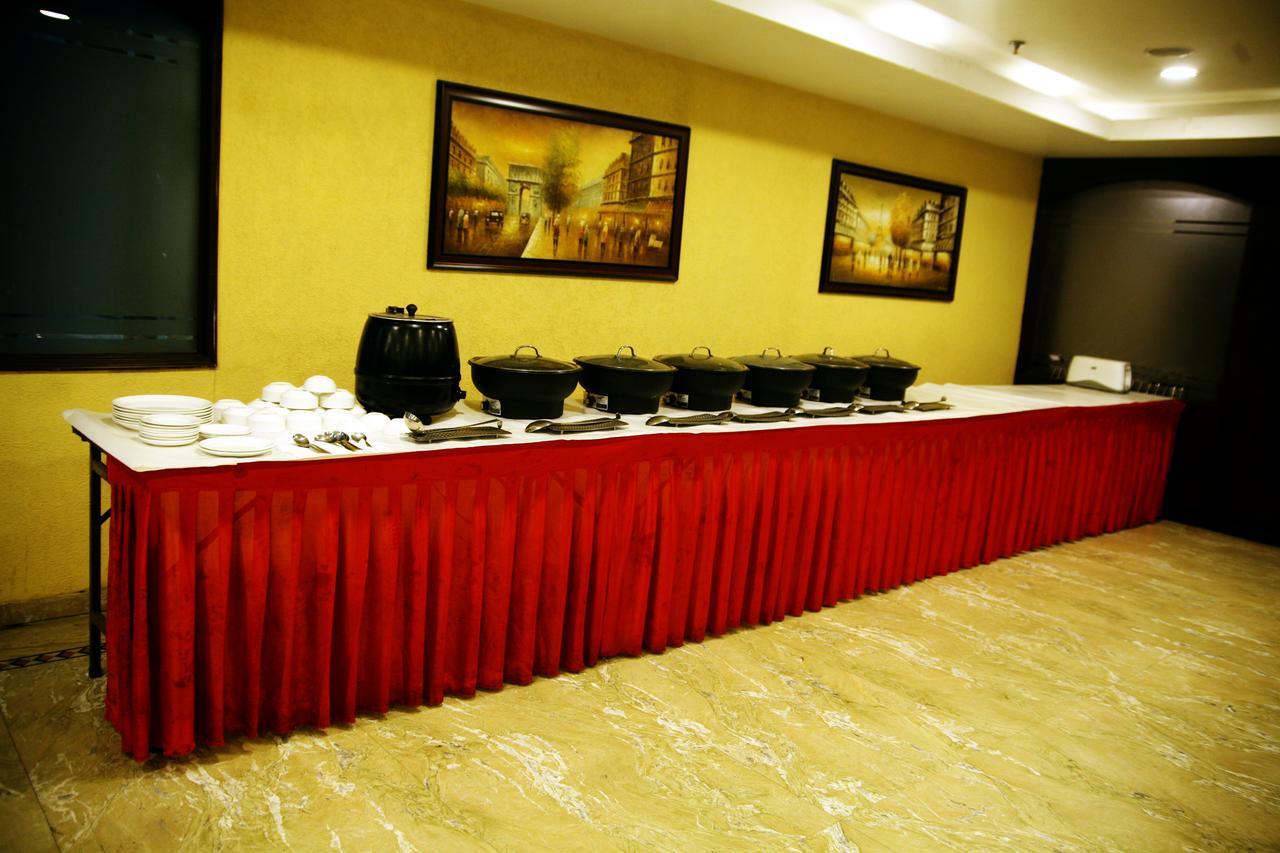 Capital O 7331 Hotel Downtown Új-Delhi Kültér fotó