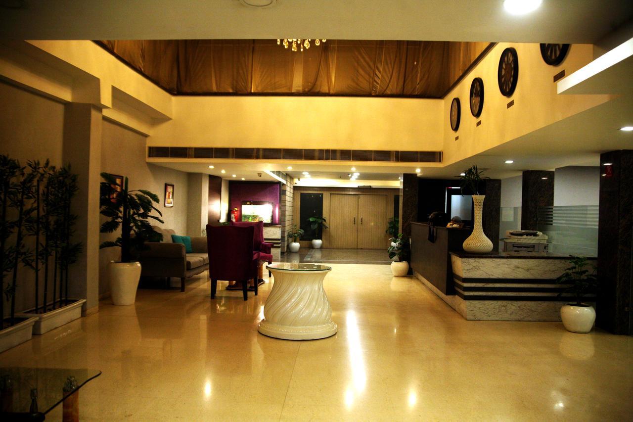 Capital O 7331 Hotel Downtown Új-Delhi Kültér fotó